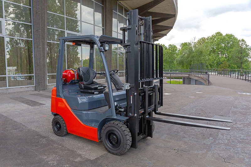 ความแตกต่างระหว่างรถ Forklift มือสองนำเข้าและในประเทศ